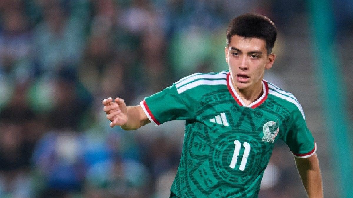 Sin licencia para conducir pero con boleto al Mundial: Gil Mora, el más joven en la historia del Tri
