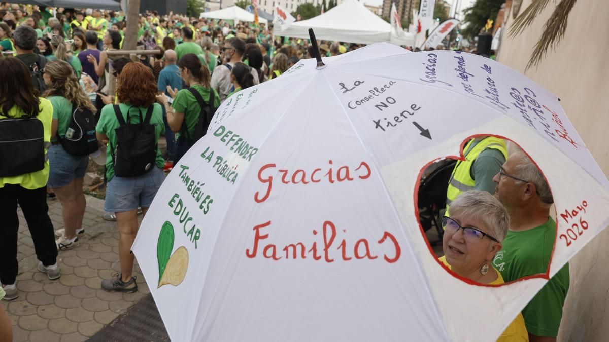 Tensa reunión entre sindicatos y Educación en València en busca de un acuerdo que no llega