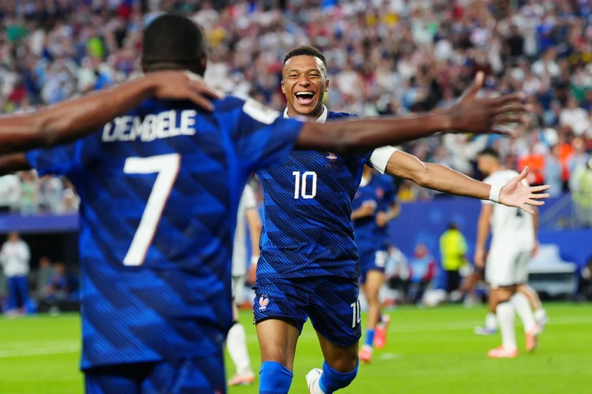 A la caza de Messi: Mbappé no quiso ser menos y anotó un doblete en la goleada de Francia