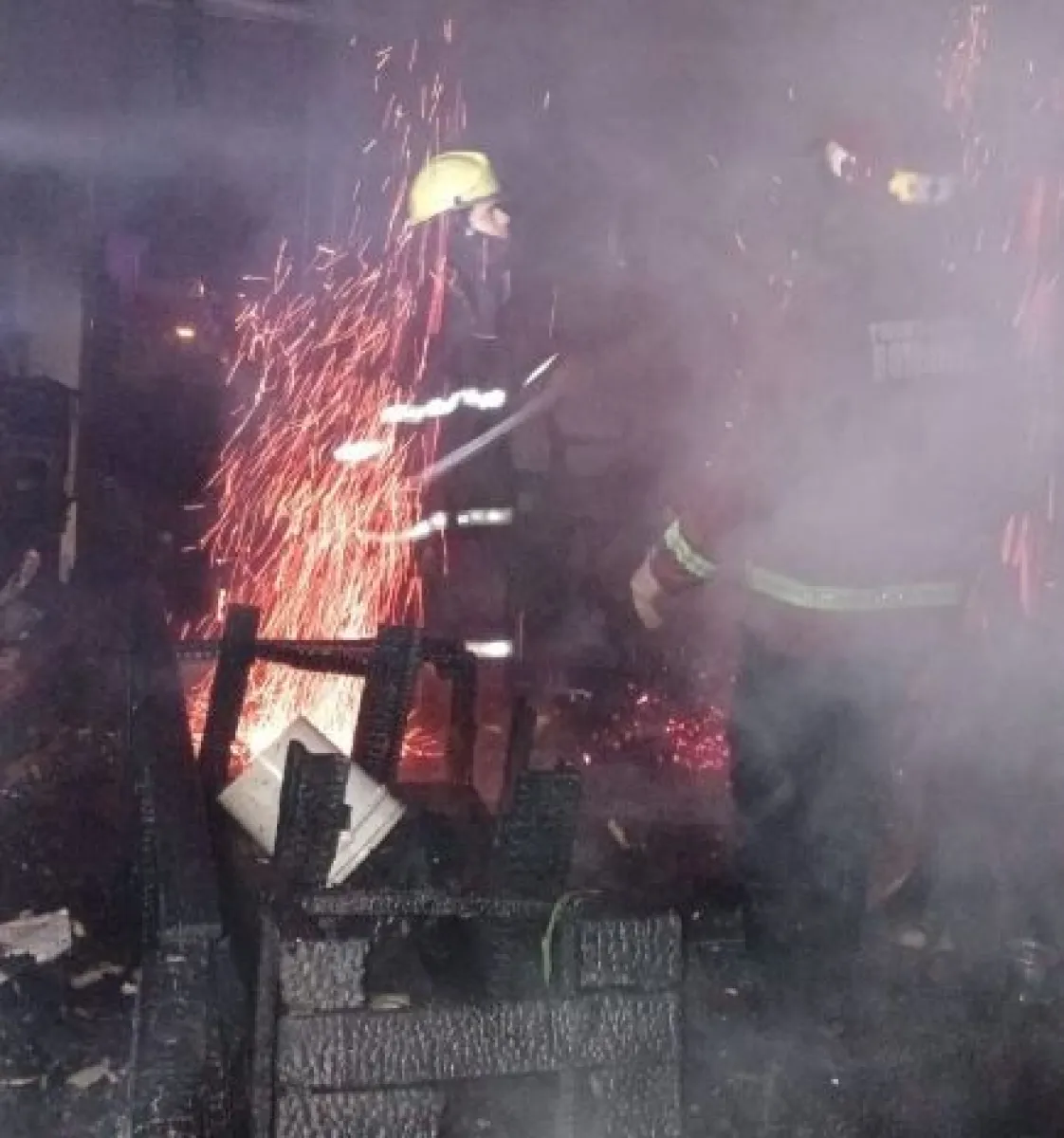 Un incendio causó pérdidas casi totales en una vivienda de Posadas y derivó a varias personas al hospital