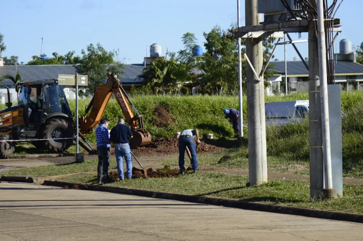 Problemas en un caño subterráneo obligaron a evacuar 4 escuelas de Itaembé Guazú