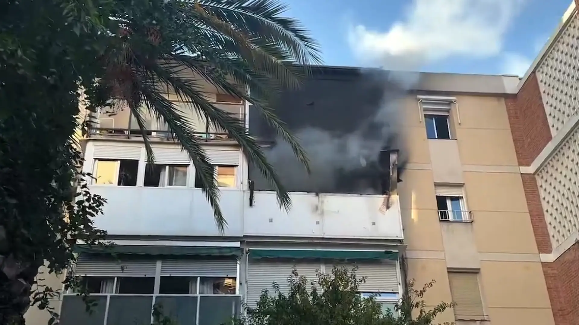 Un incendio en una vivienda en el distrito madrileño de Latina deja 14 heridos, uno de ellos en estado grave