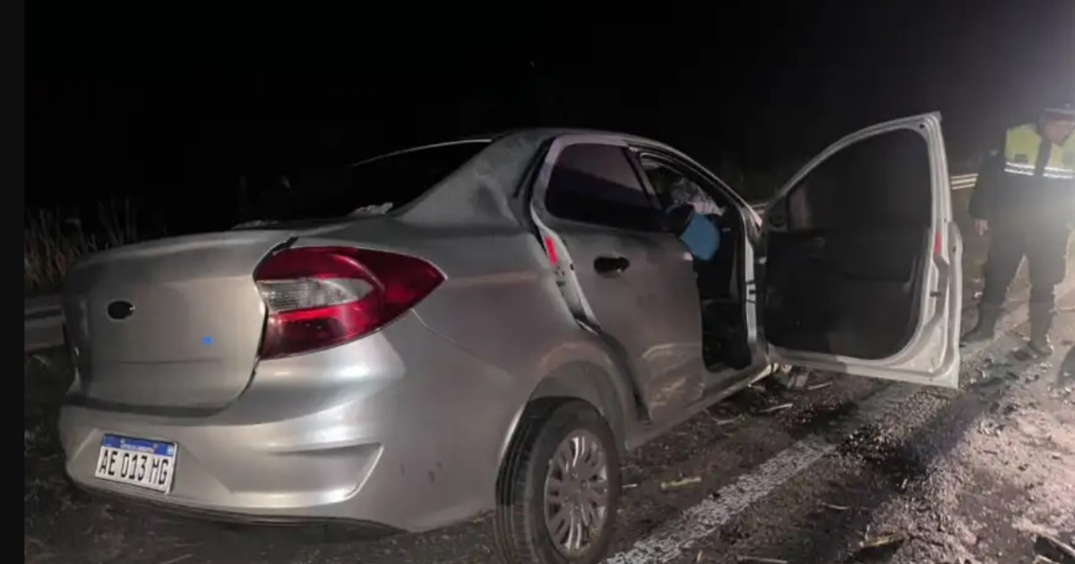 Tragedia en Tucumán: murió una familia por un choque entre un auto y un camión en plena ruta