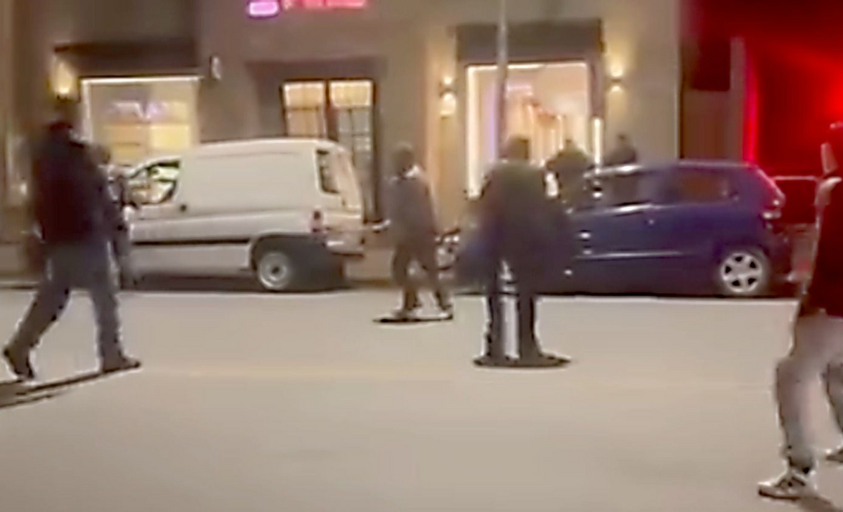 Violenta batalla campal frente a la Terminal de Santa Rosa | La Arena - Noticias de La Pampa y el país