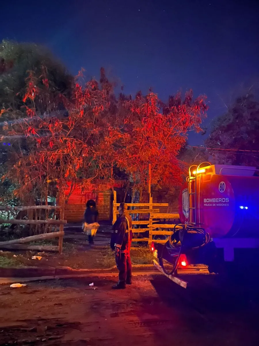Controlaron incendio en cables de alumbrado público en el barrio Las Tacuaritas de Posadas