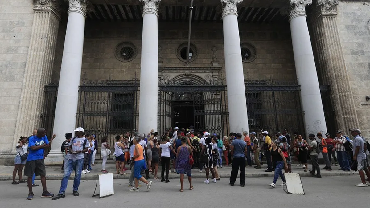 Cuba aprueba reformas urgentes para abrir su economía al capital privado en medio de la presión de Estados Unidos