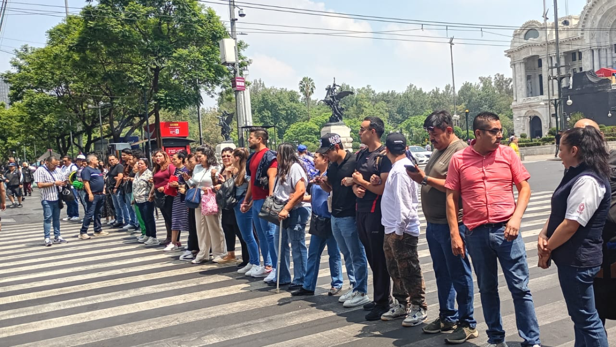 Comerciantes establecidos protestan por cierres en el Centro de CDMX