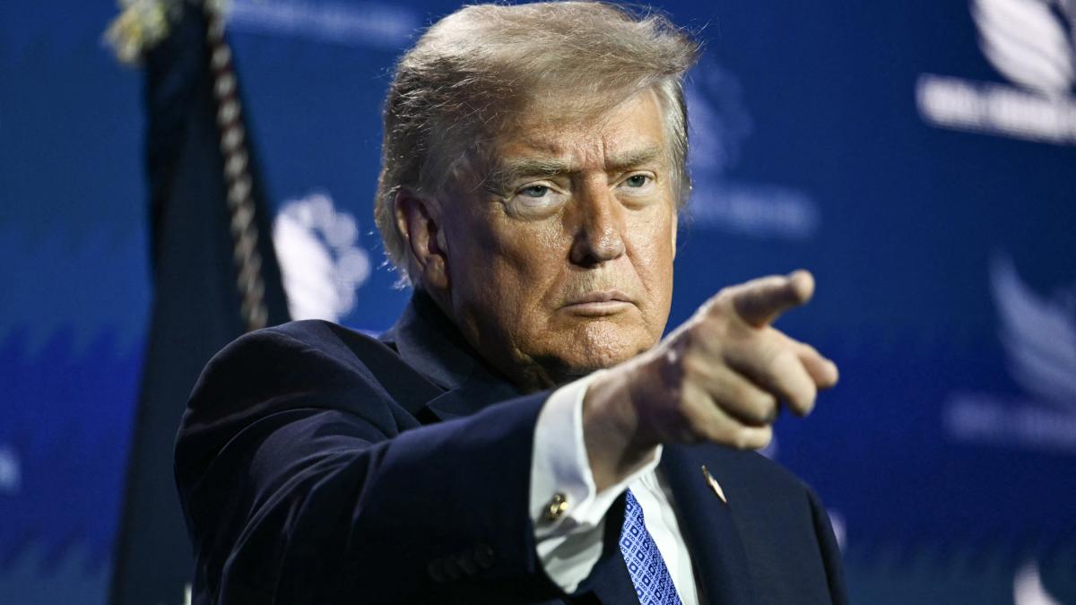Trump arremete contra el ala izquierdista demócrata tras victorias en Nueva York