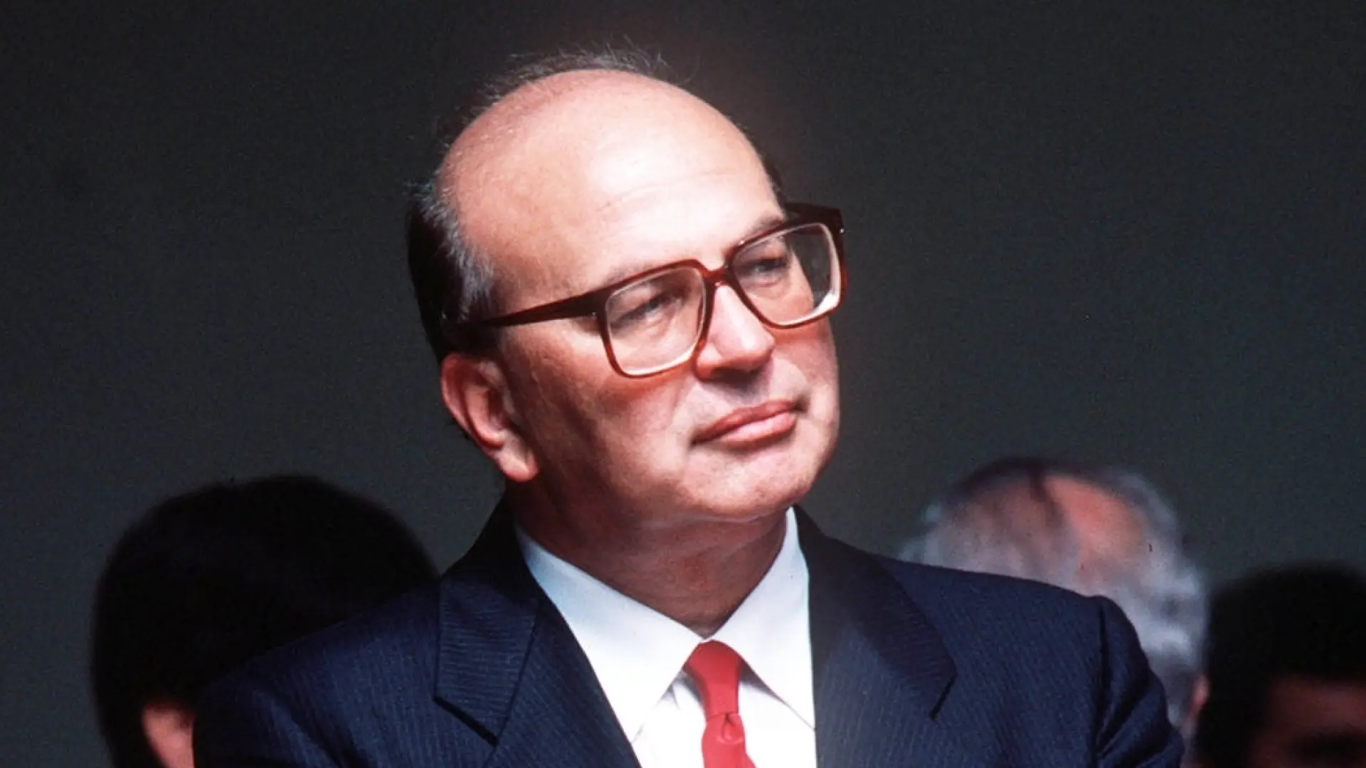 Bettino Craxi, el ex primer ministro italiano condenado por corrupción que se fugó a Túnez... donde murió