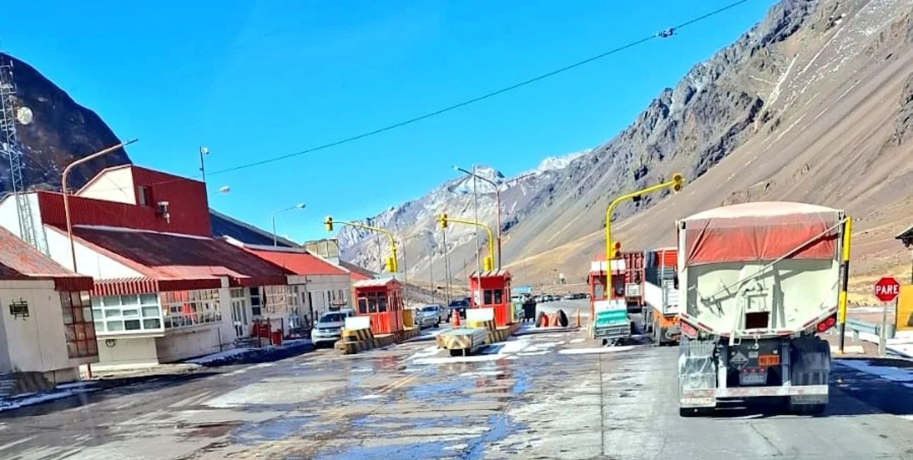 Cerraron el Paso Cristo Redentor por nevadas: restricciones en la frontera entre Mendoza y Chile
