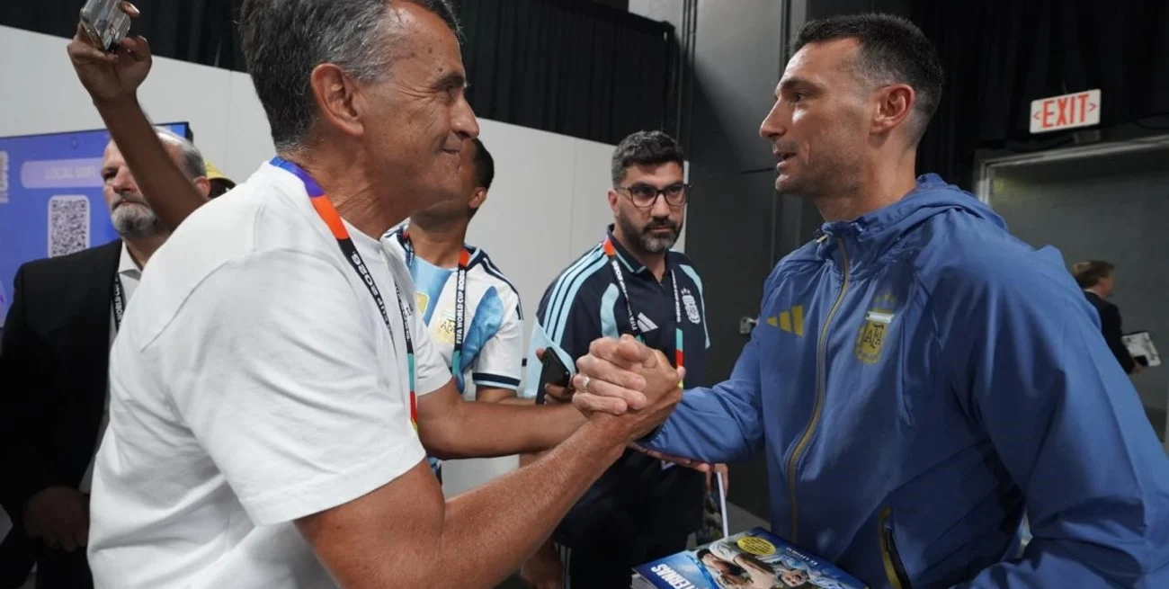 Scaloni, la leyenda de Macaya Márquez y el libro de El Litoral que prometió leer
