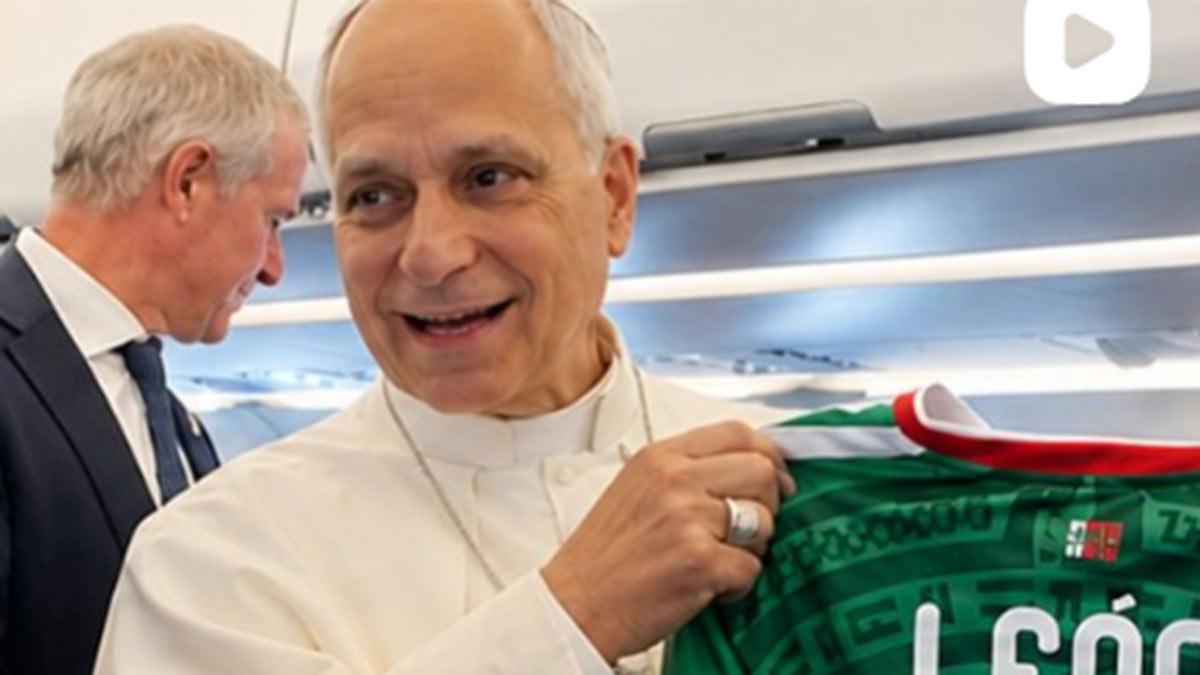 El Papa posó con la playera de México; ¿habrá 'milagro'?