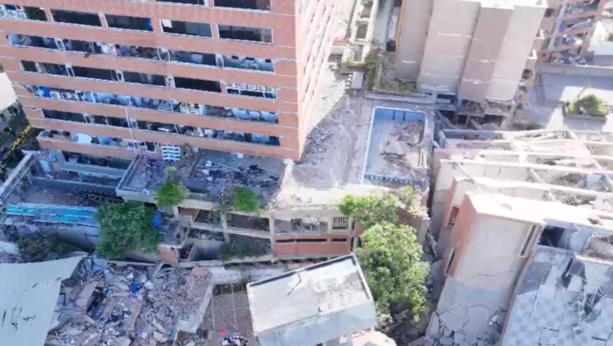 Hernán vigilante bajo escombros centro comercial La Guaira Venezuela