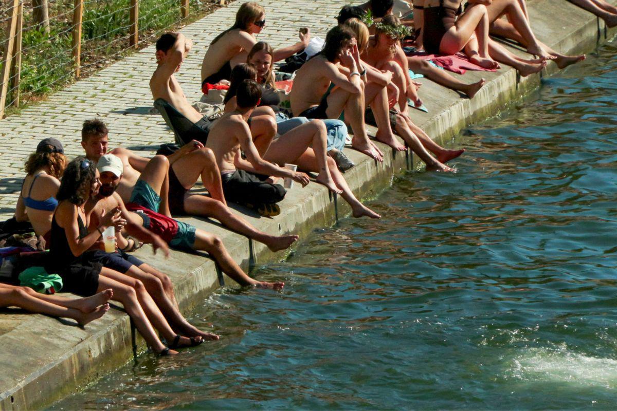La máxima alerta por calor en Francia se amplía para el martes 23 de junio
