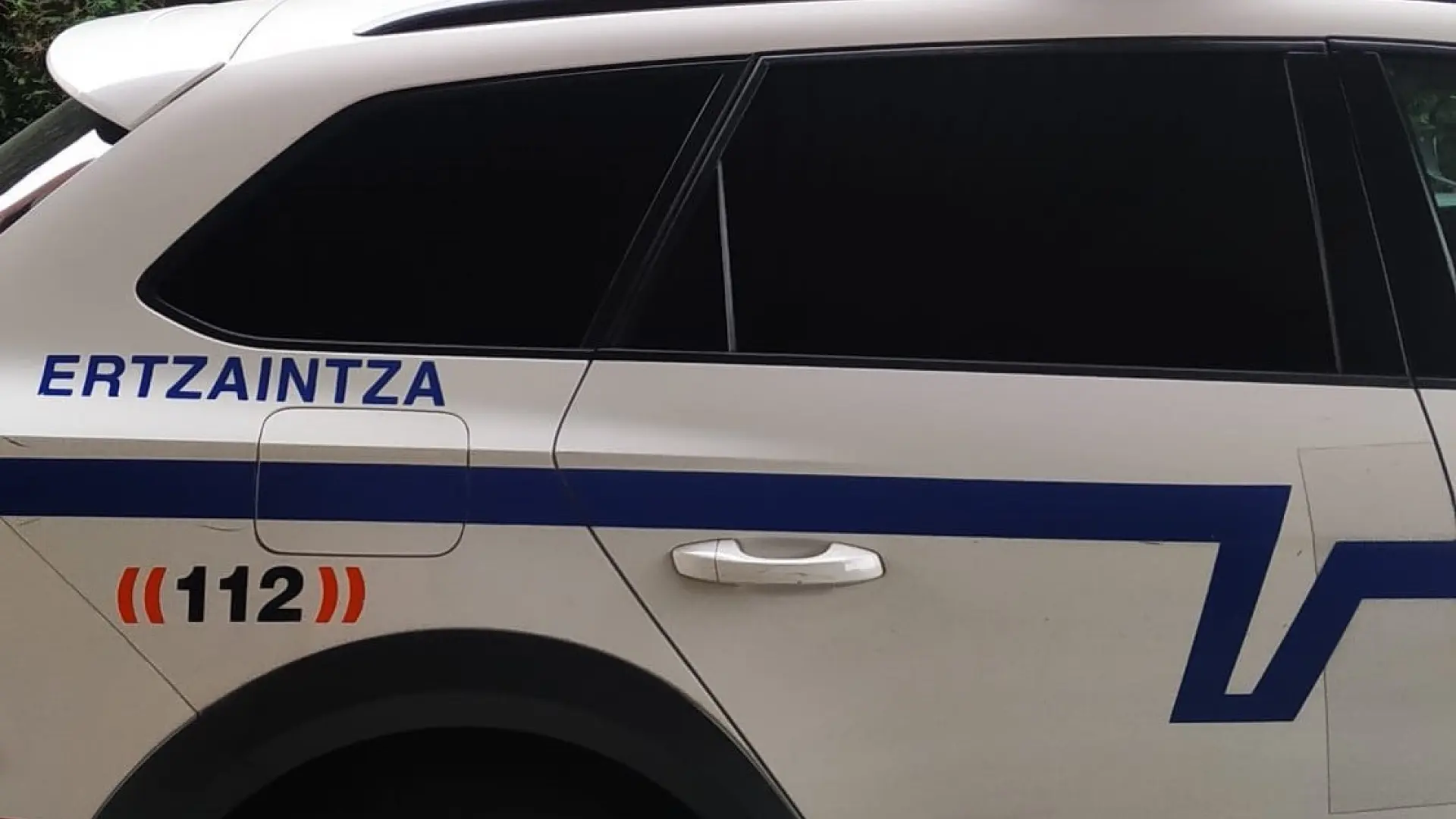 Tres jóvenes agreden y coaccionan a un hombre en Vitoria para que se quitará la camiseta de España