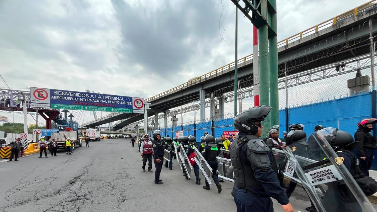 Cierran estaciones del Metro Línea 5 y 1 por manifestantes de la CNTE