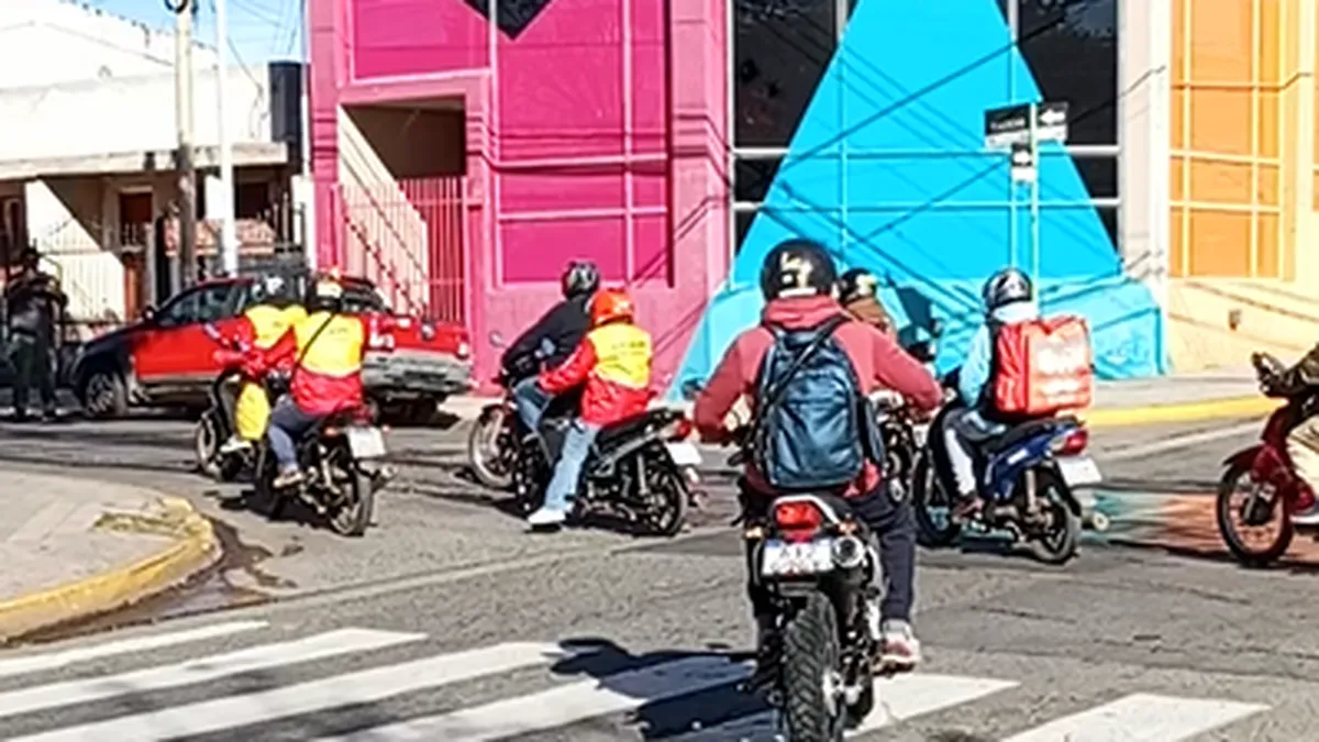Choferes de Uber y Maxim se movilizan para pedir que los dejen trabajar