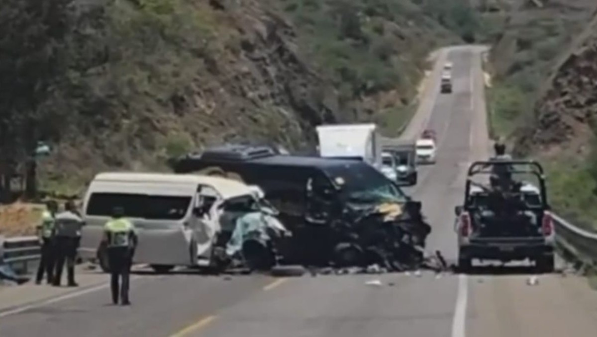 Autopista Oaxaca-México: choque de camionetas deja muertos y heridos