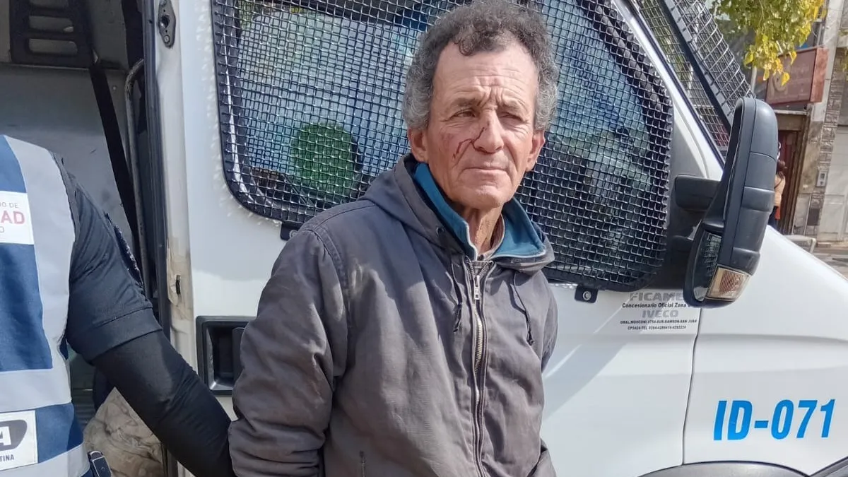 Le robó el celular a una adolescente que se le cayó de la bicicleta, pero un motociclista lo persiguió y lo hizo detener