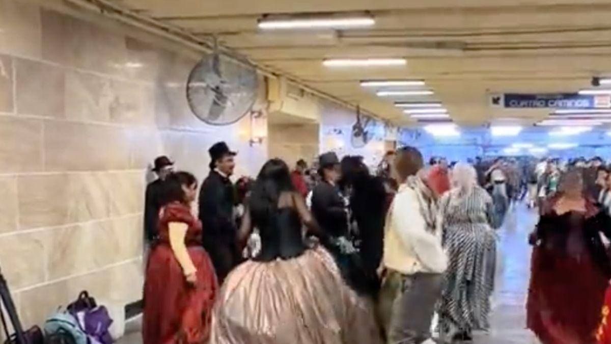 Metro Hidalgo se transforma en salón de baile: usuarios recrean escenas dignas salidas de otra época