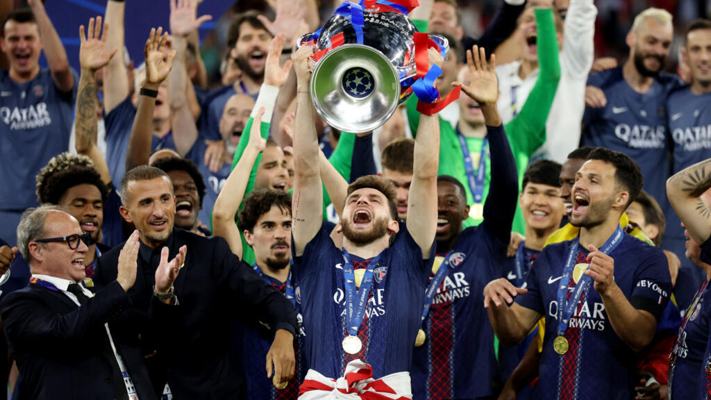 Sacre du PSG : joueur de l'année pour l'UEFA, "Kvaradona" manquera le Mondial... et le Ballon d'Or ?