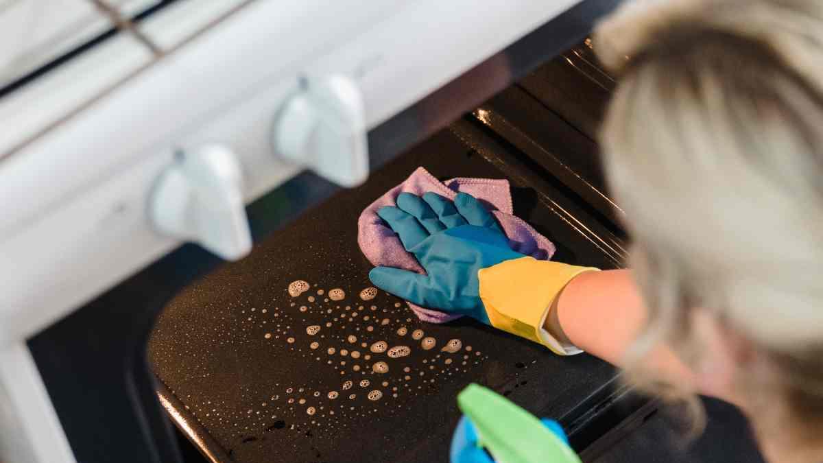 ¡Olvídate de la grasa pegada! Los 3 mejores trucos para limpiar el horno de la estufa