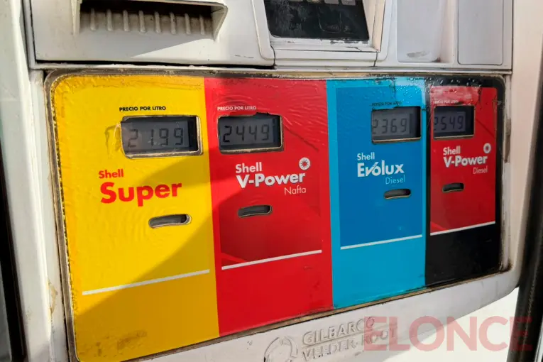 Estacioneros no esperan una baja en los combustibles pese a la caída del petróleo