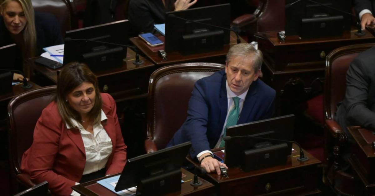 Apuran la presentación de Adorni en el Senado en medio del escándalo