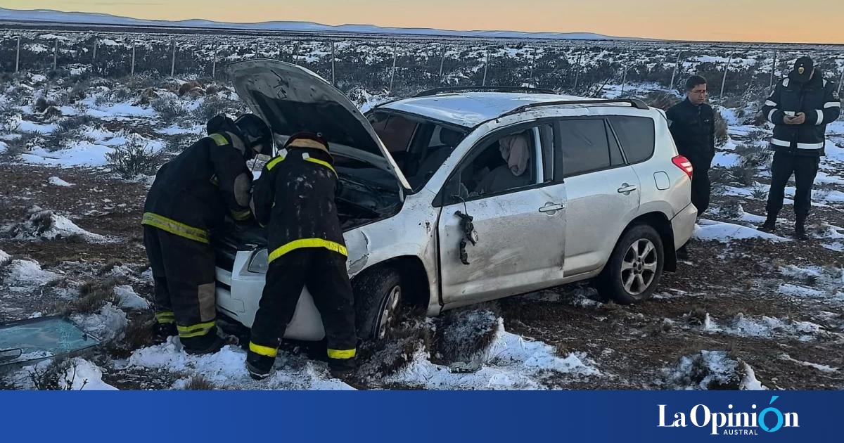 Una pareja de Río Gallegos fue hospitalizada tras un vuelco cerca de Monte León