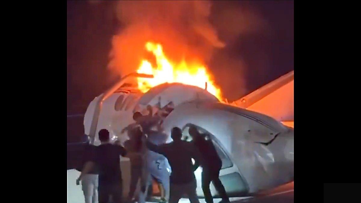 Avión privado se desploma en carretera de Laredo, Texas