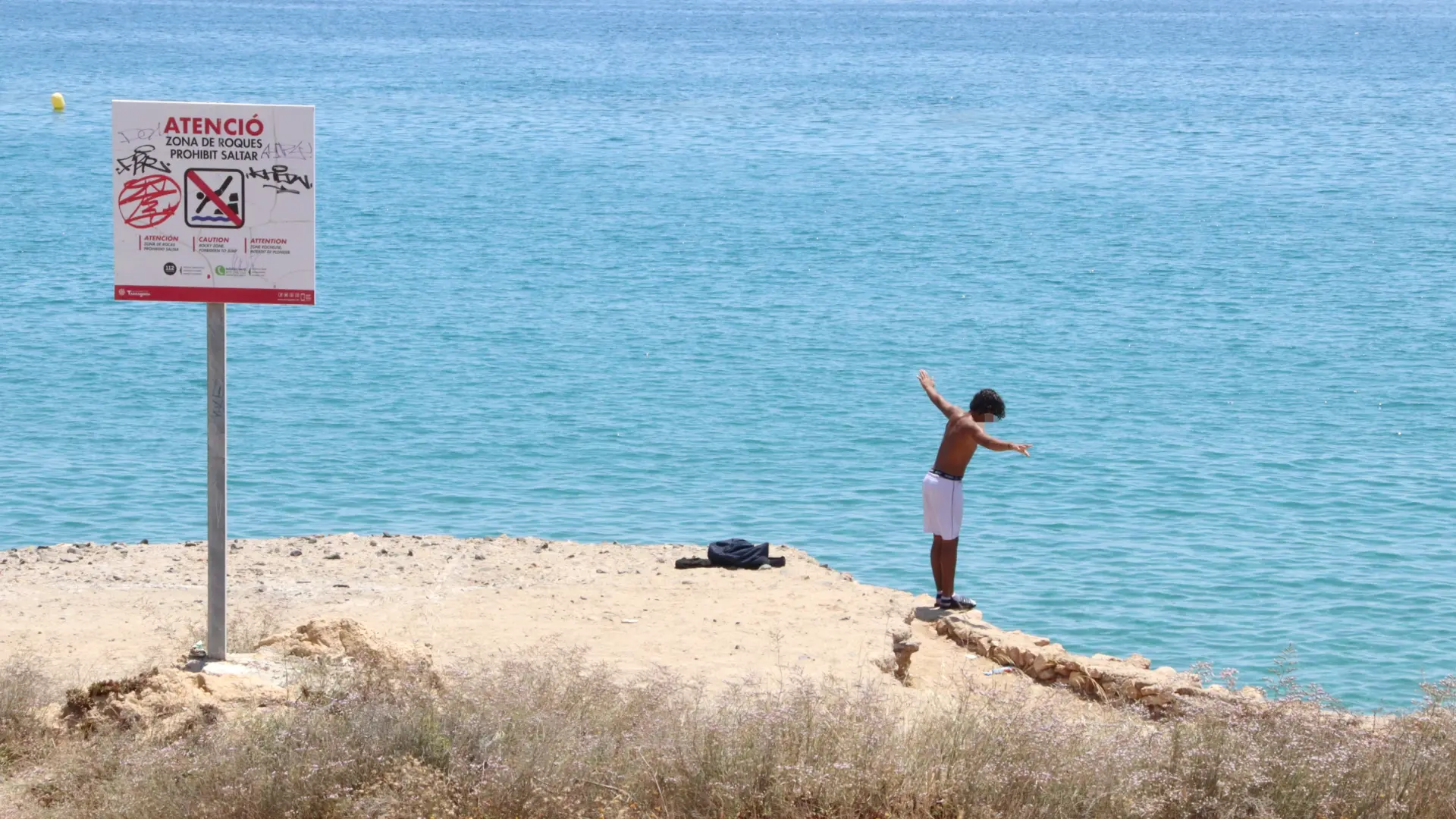 El Govern autoriza vigilar con drones zonas de rocas y de difícil acceso en las playas de Tarragona tras la muerte de tres menores