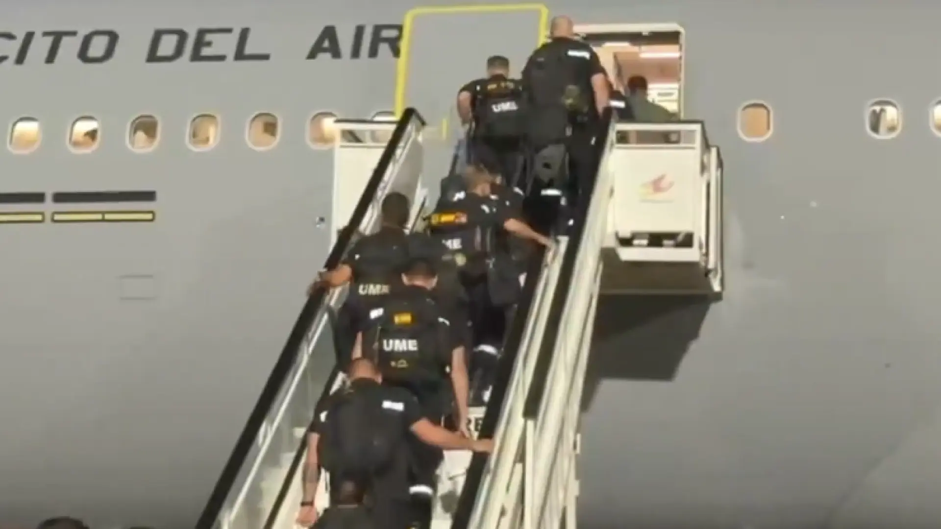 El avión de Defensa con efectivos de la UME ya vuela hacia Venezuela para ayudar en las labores de rescate