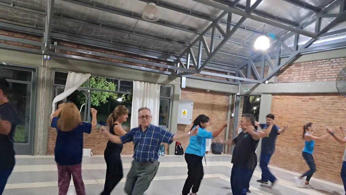 Ritmo y bienestar: la UCCuyo lanza clases gratuitas de zumba y folclore para toda su comunidad
