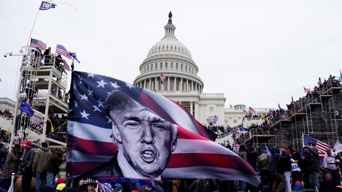 Trump da marcha atrás en el fondo para agraciar a golpistas por la propia presión republicana