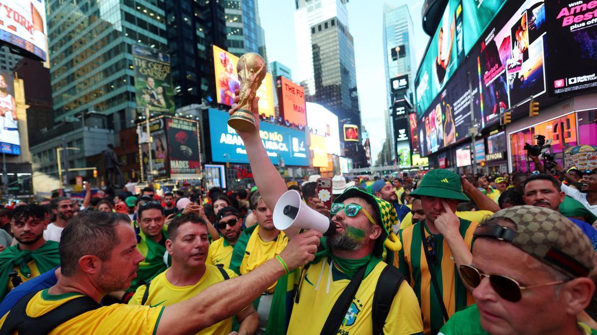Nueva York se pinta de amarillo; Afición de Brasil invade Times Square