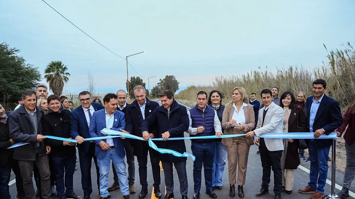 Orrego inauguró obras de repavimentación en Angaco y San Martín y anunció nuevos asfaltos