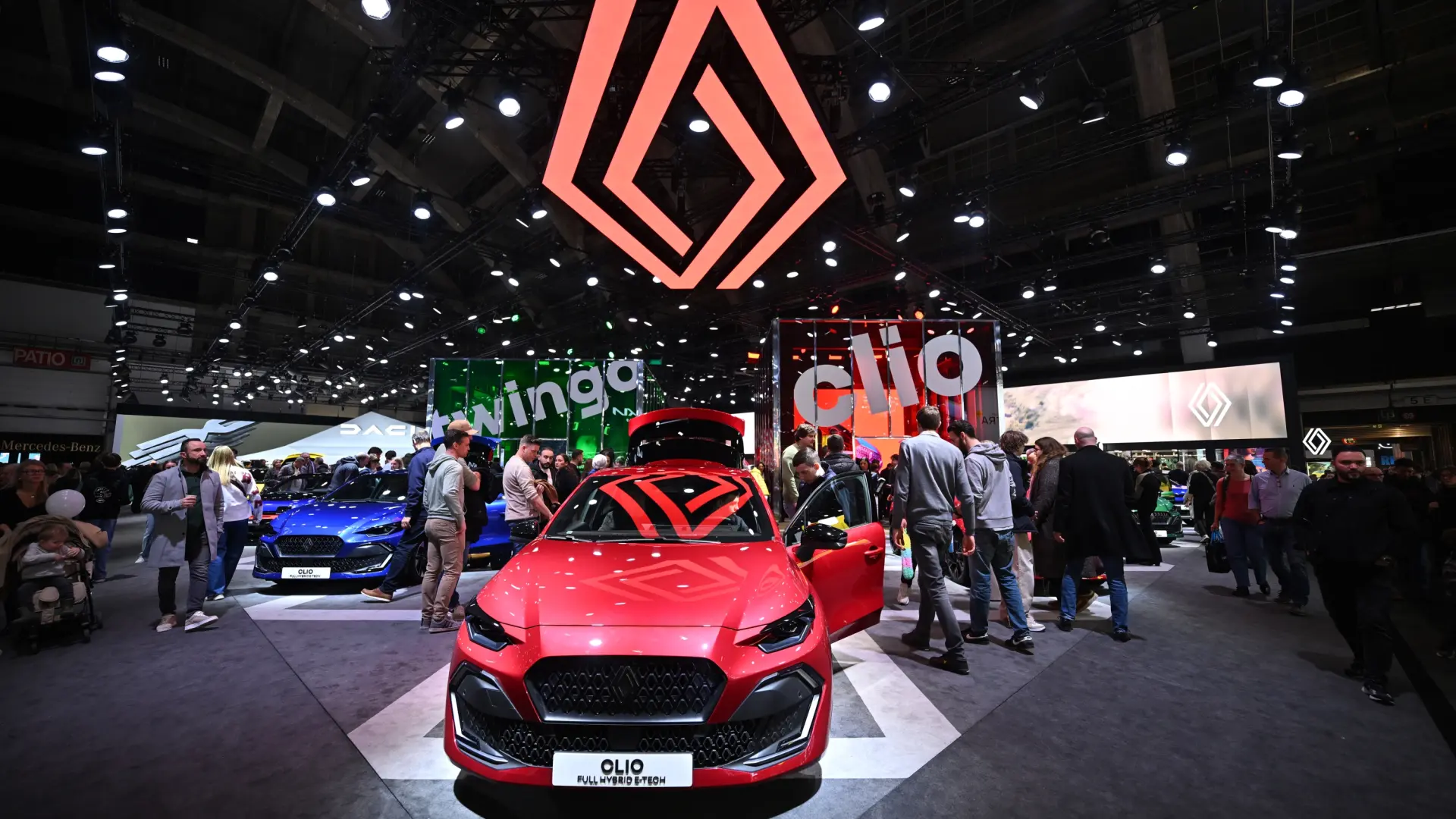 Renault y sindicatos firman el acuerdo que garantiza 6.000 empleos y cinco nuevos modelos