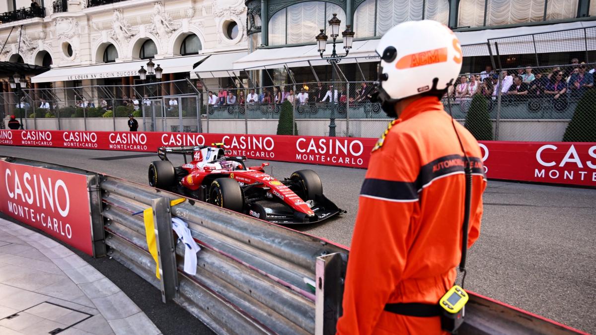 Lewis Hamilton lidera segunda práctica en Mónaco; 'Checo' Pérez acaba en 18 pese a falla mecánica