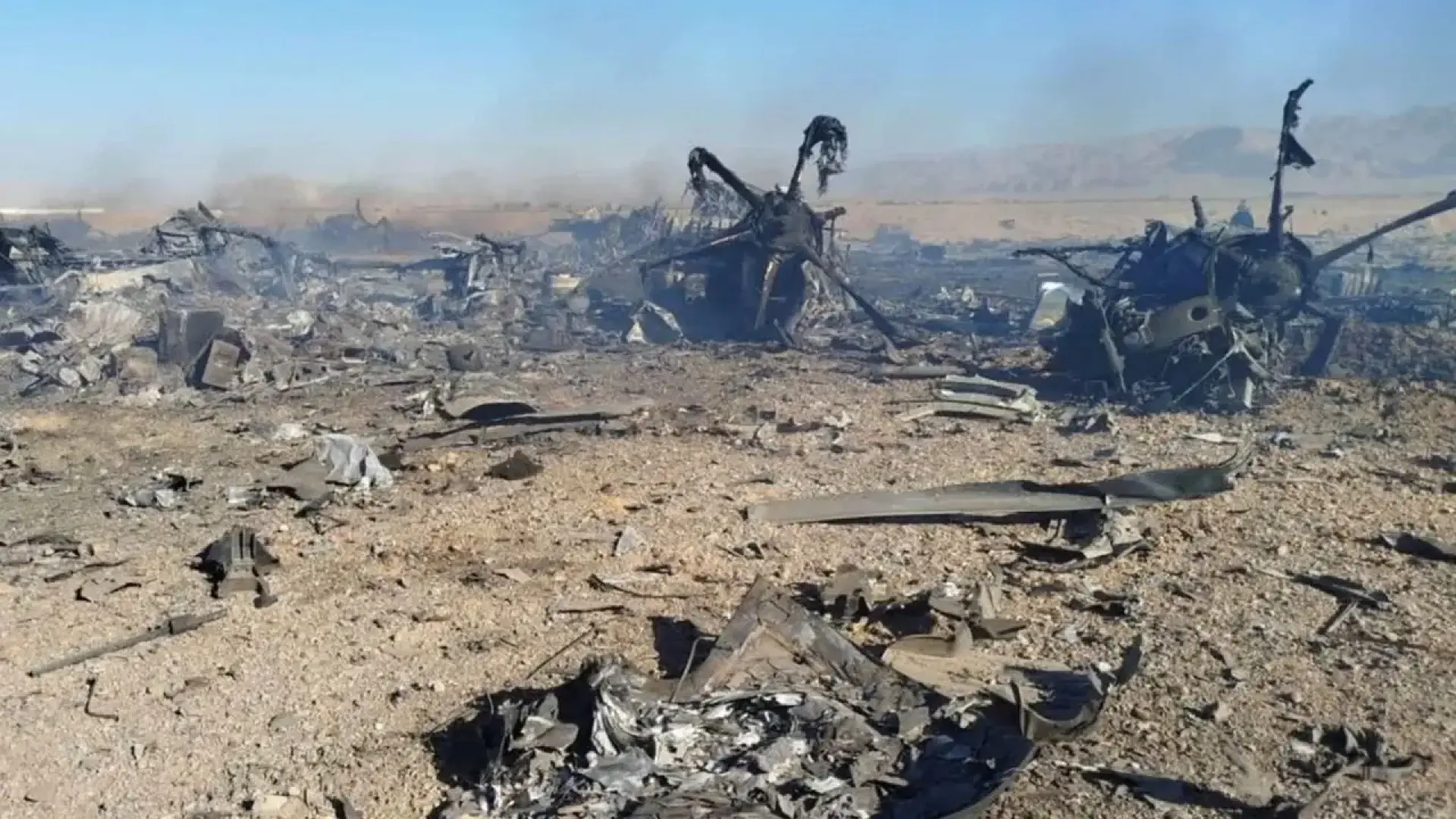 El piloto del F-15 derribado en Irán describe que había un enjambre de drones con una extraña "formación de medusa" antes del impacto