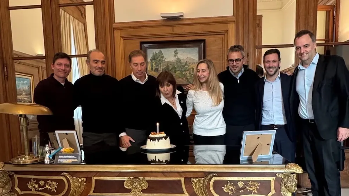 Tras las críticas a Adorni, Karina Milei reunió a la mesa política y celebraron el cumpleaños de Bullrich