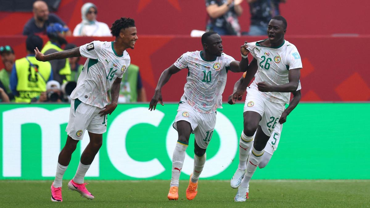 Senegal se aferra al milagro con una goleada histórica a Irak