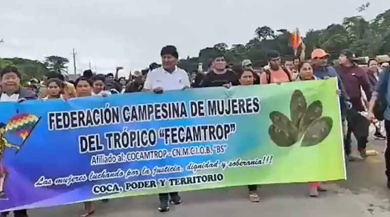Evo aparece en la marcha en el trópico contra el gobierno de Paz