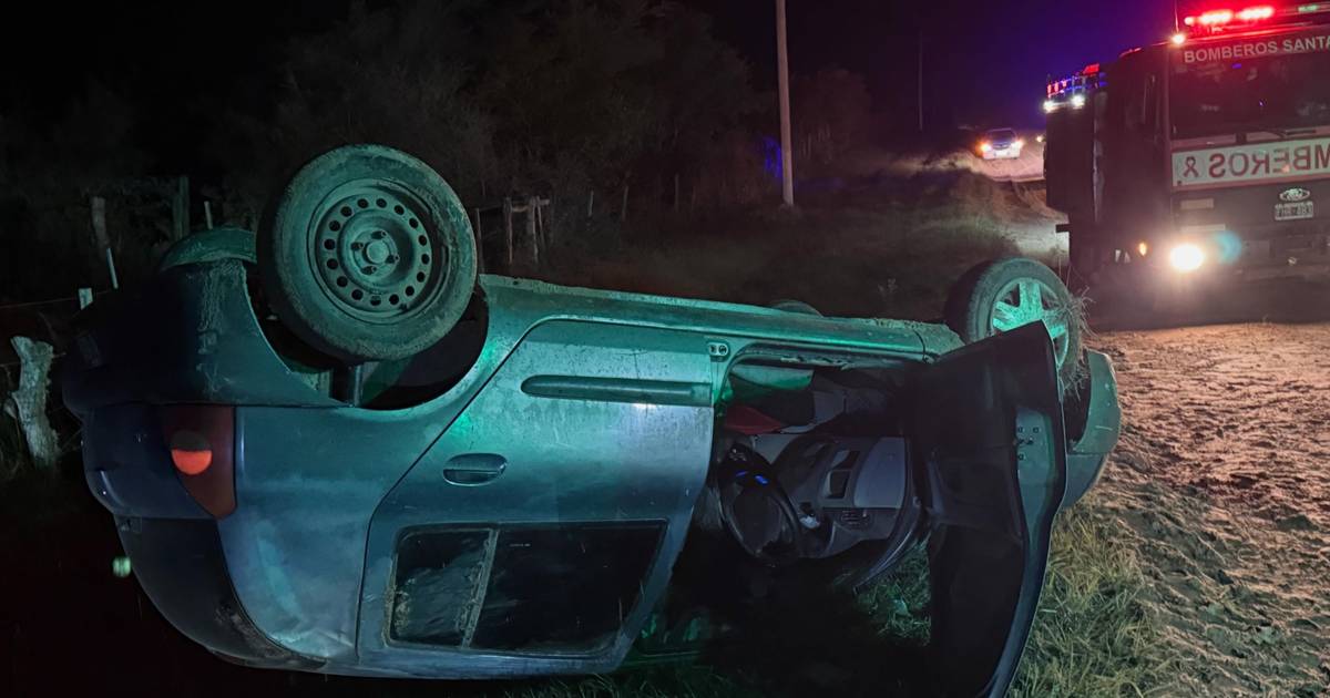 Dos personas lesionadas tras el vuelco de un vehículo en Corrientes