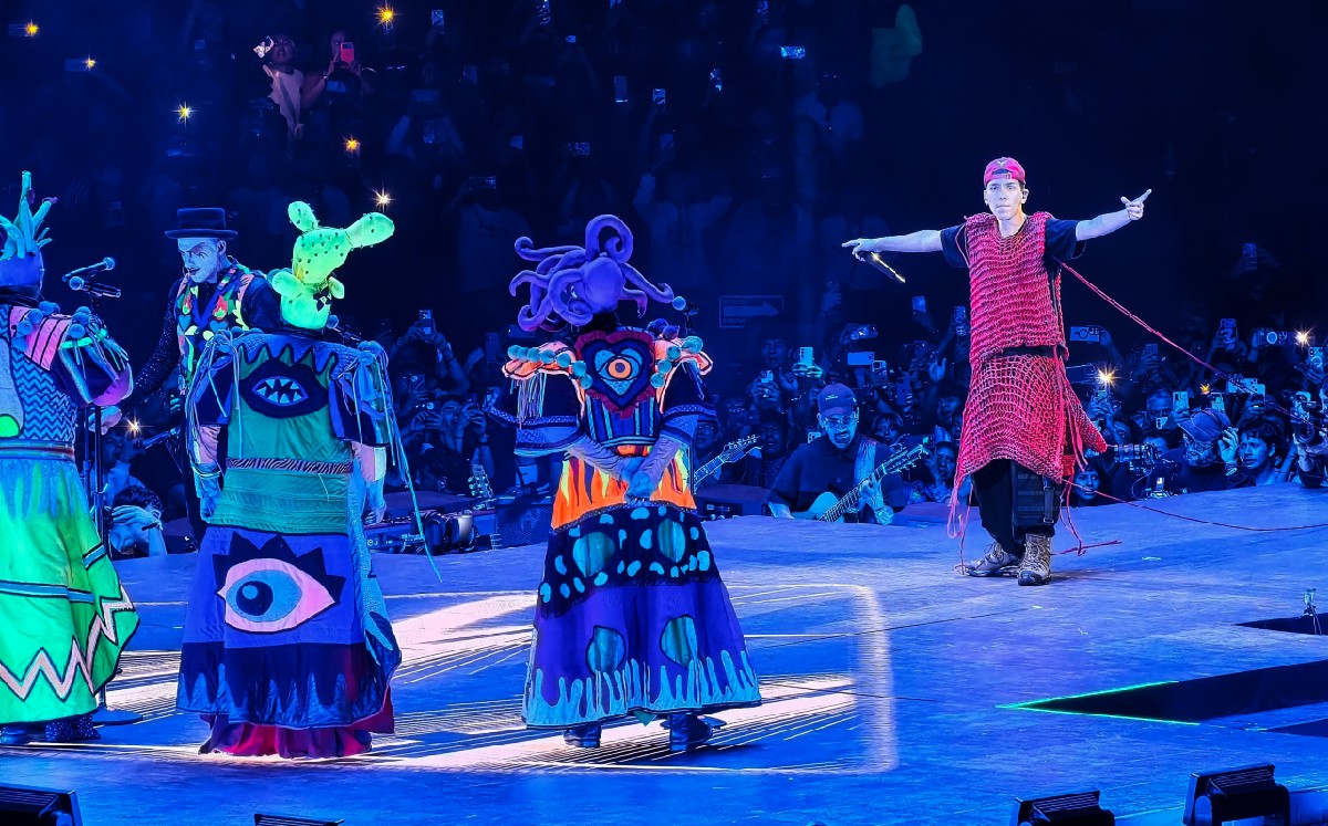 Milo J combina trap y folklore en el Palacio de los deportes