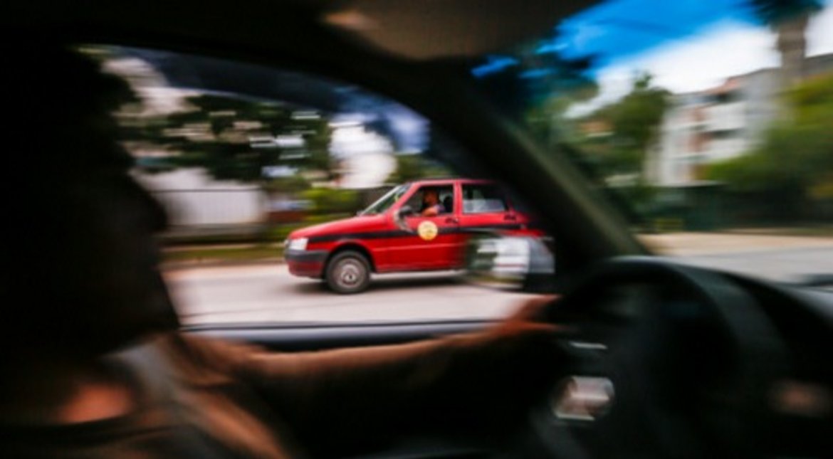 Remises caen, taxis resisten y crecen las críticas a Saeta y las apps