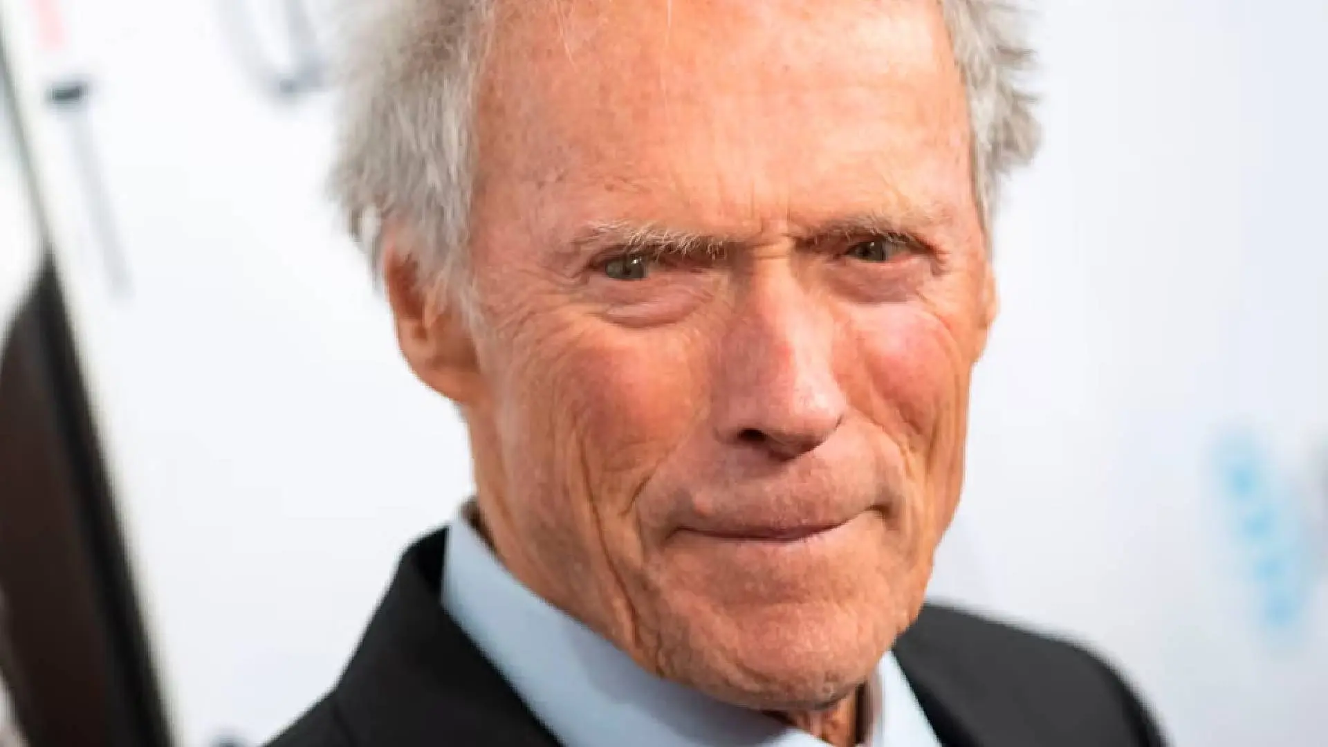 Clint Eastwood no es de risa fácil pero esta comedia le destruye: "Cuando le revientan la cabeza no puedes dejar de reír"