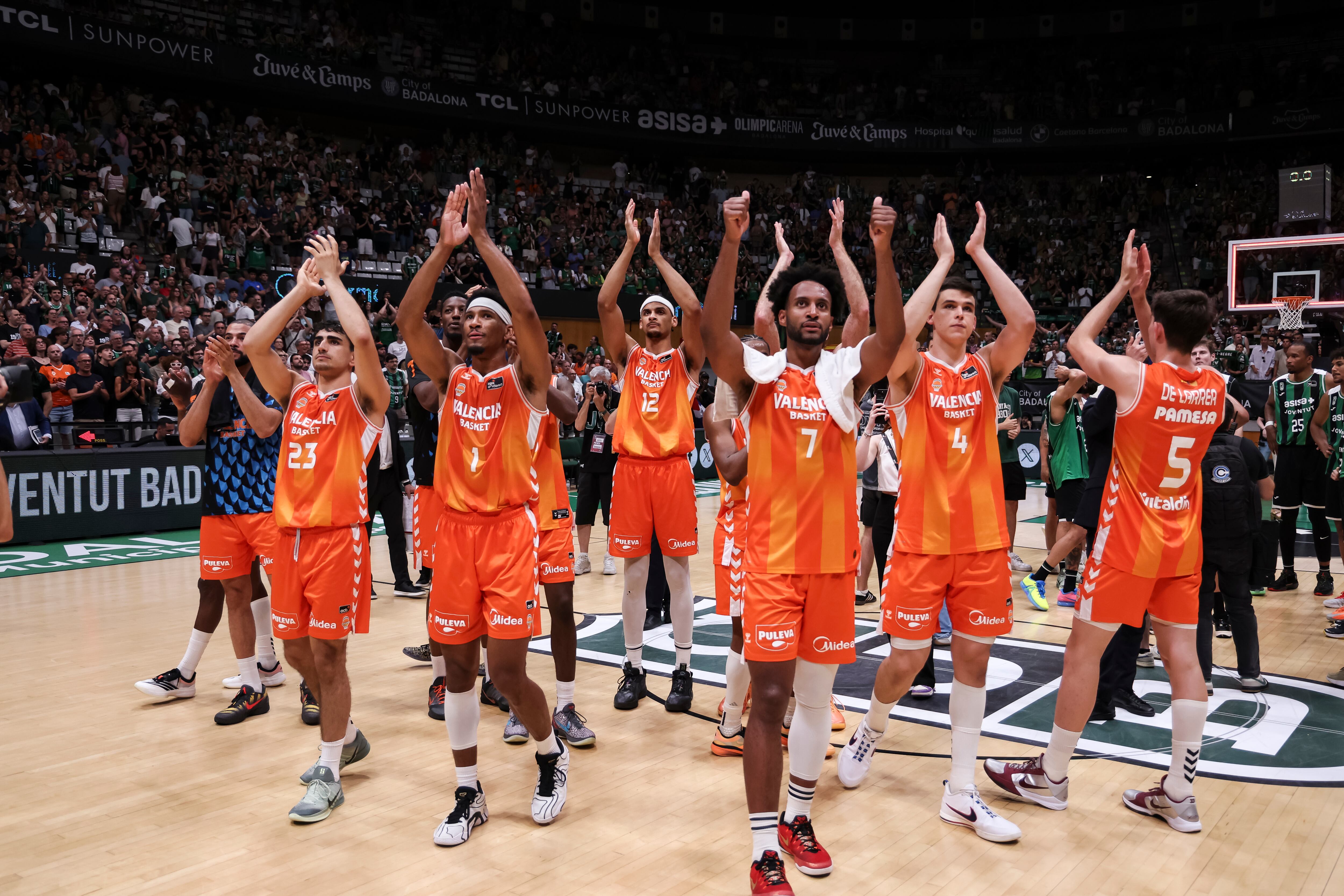 Un Valencia inalterable y un Barcelona en alza se disputan la Liga ACB