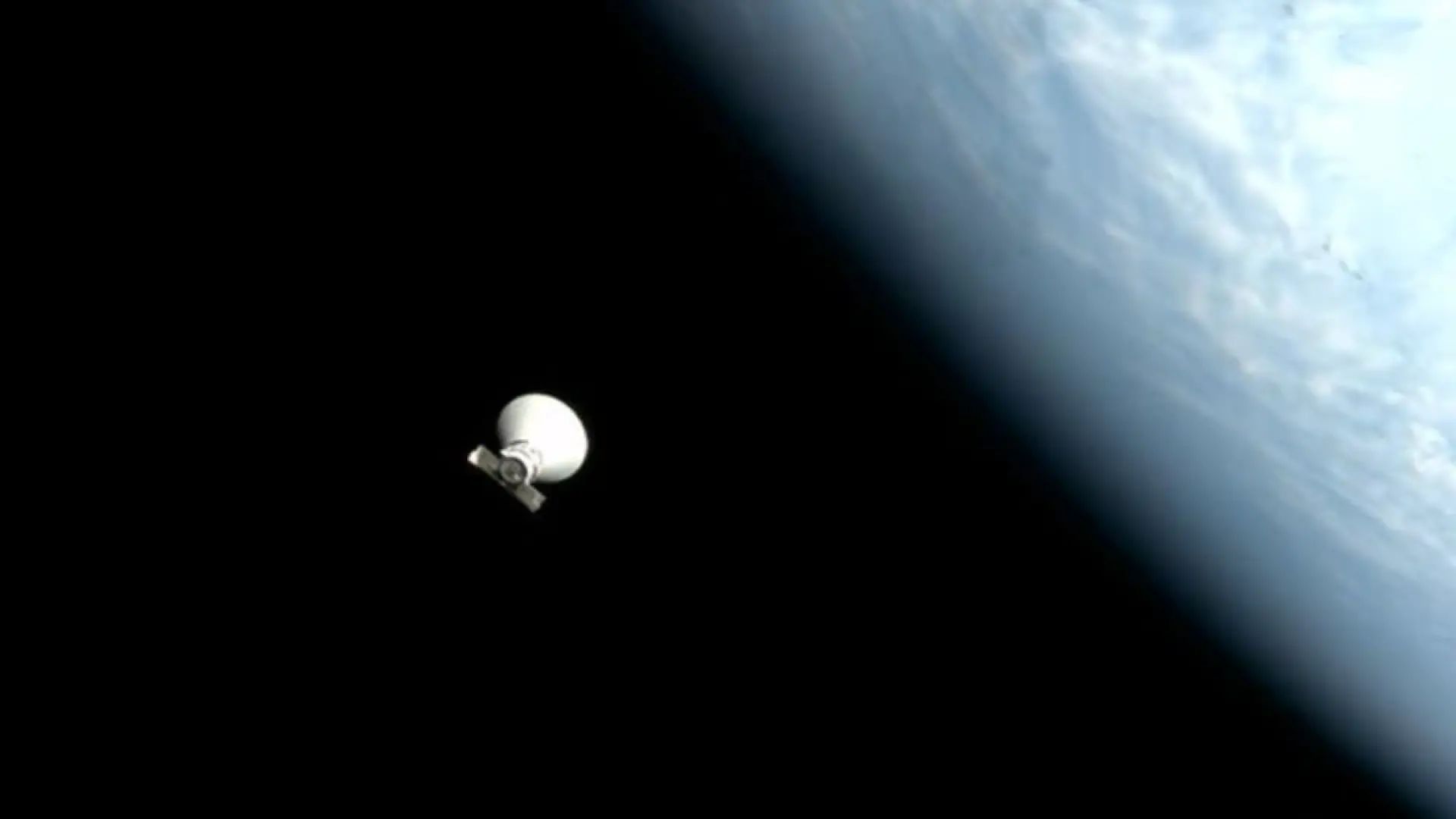 La NASA advierte que el elevado número de satélites amenaza con cegar los telescopios espaciales