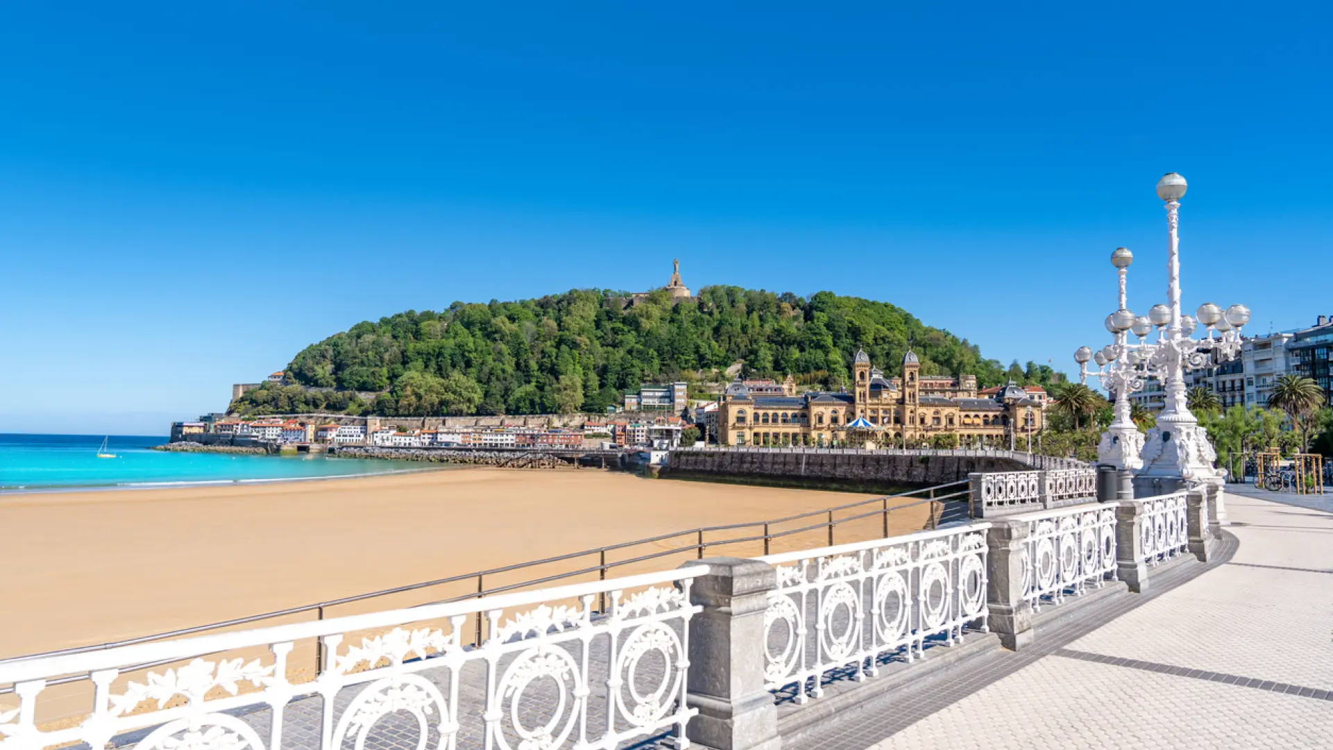 Las playas de Donostia estrena normas este verano: sin tabaco y con perros