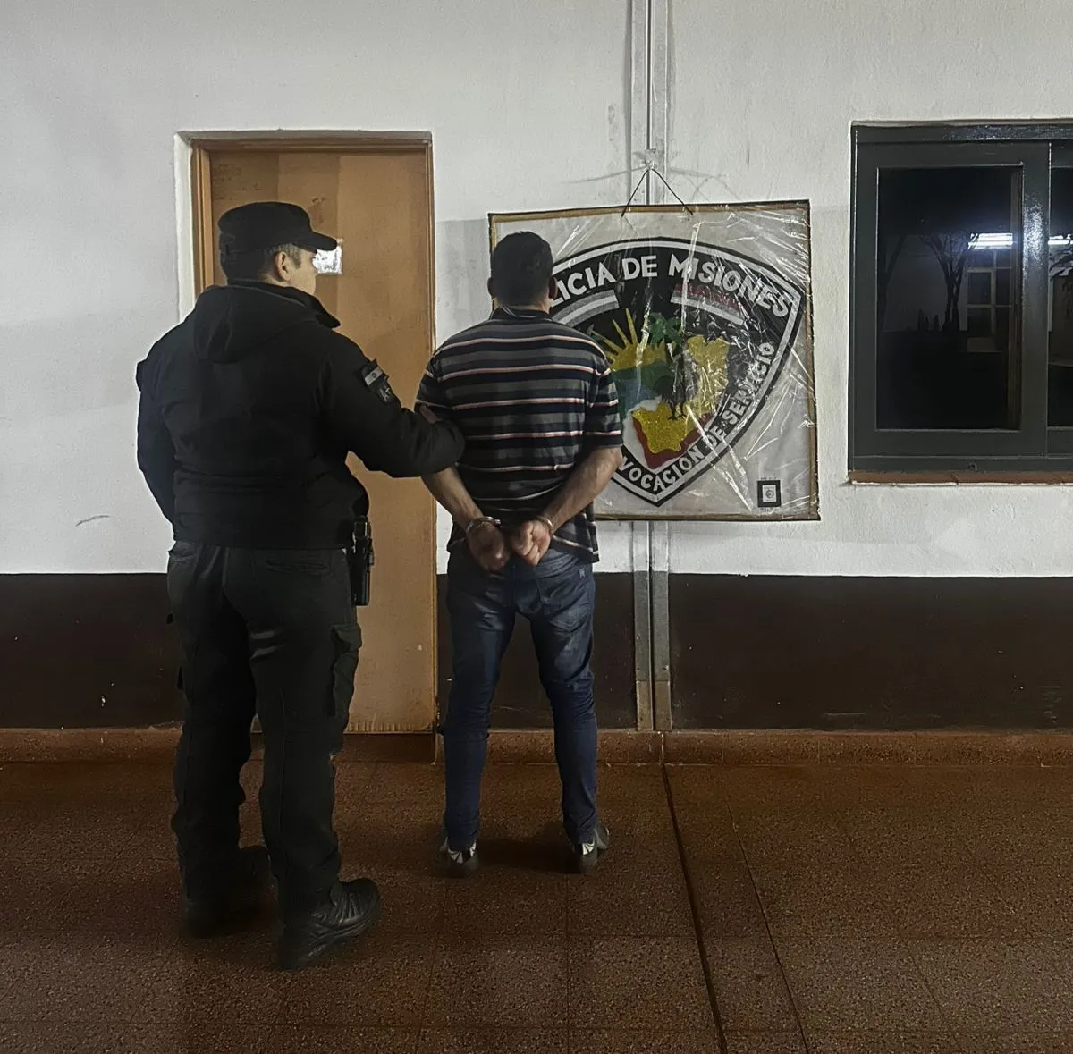Detenido por violencia de género y por amenazar con un hierro a policías